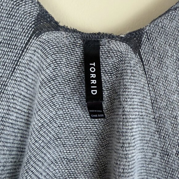 Torrid Reversible Star Poncho / Ruana – One Size – Tassel Fringe, Cozy Knit - Picture 3 of 3